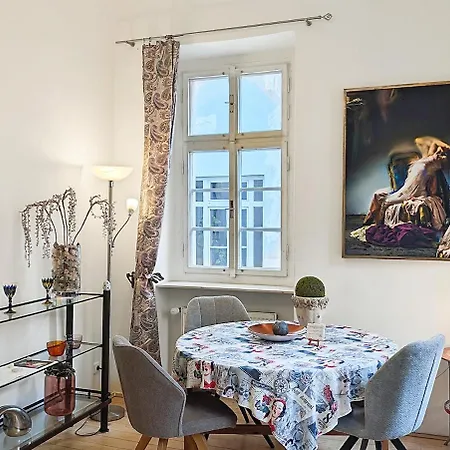 Charming Quiet Retreat Near Charles Bridge براغ