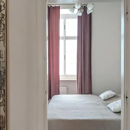 Charming Quiet Retreat Near Charles Bridge شقة براغ