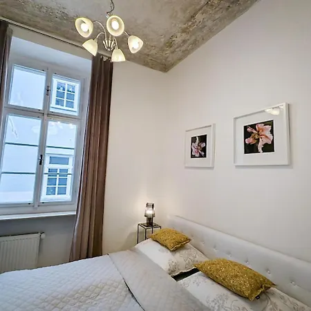 شقة Charming Quiet Retreat Near Charles Bridge *