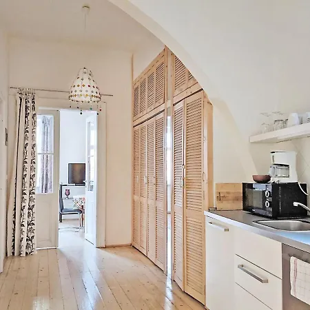 Charming Quiet Retreat Near Charles Bridge *