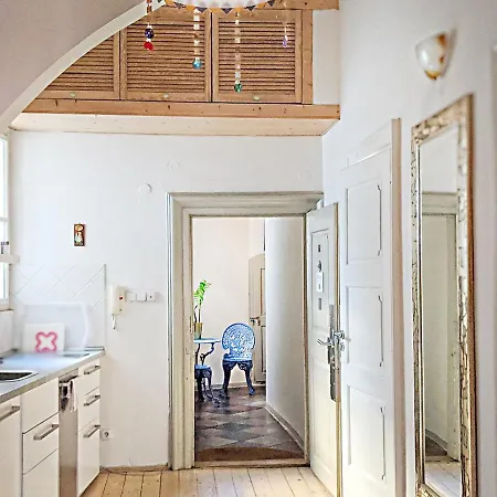 Charming Quiet Retreat Near Charles Bridge شقة *