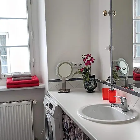 Charming Quiet Retreat Near Charles Bridge *