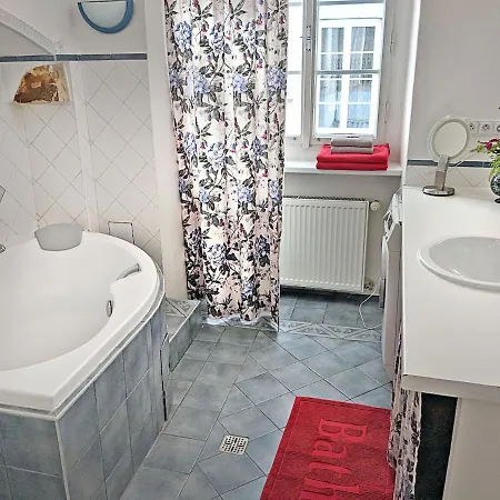 Charming Quiet Retreat Near Charles Bridge *